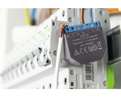 Shelly EM Energiezähler mit Kabeln