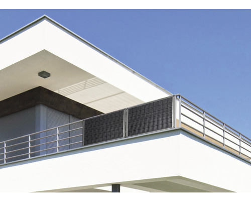 Balkon mit Sichtschutzelementen aus Lamellen