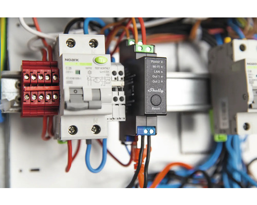 Elektrische Installation mit Sicherungen, Klemmen und Shelly Logo