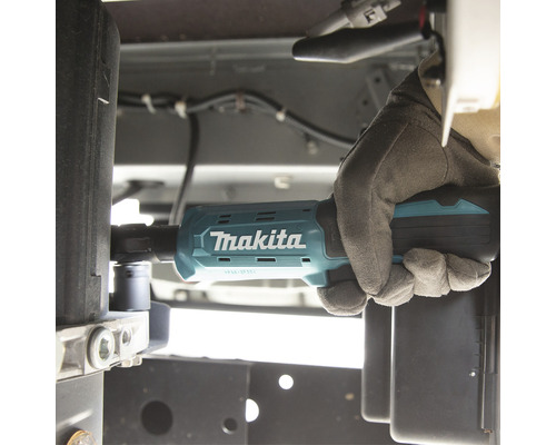 Makita Logo auf einem Akku-Drehschlagschrauber in Gebrauch