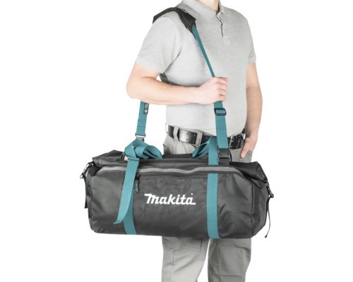 Mann trägt eine Makita Werkzeugtasche mit Schultergurt