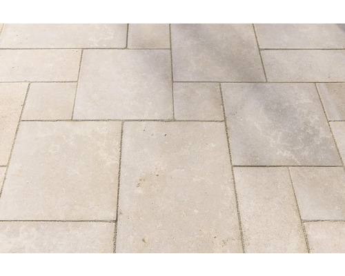 Verlegung von Bodenplatten aus Naturstein