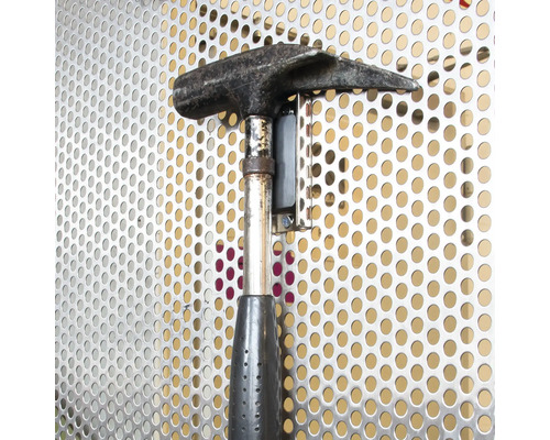 Hammer an Lochwandhalterung