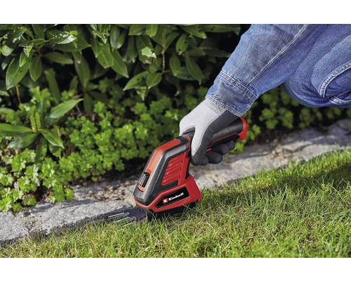 Einhell Logo. Eine Person benutzt eine Akku-Rasenkantenschere zum Trimmen von Rasenkanten.