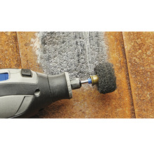 Rotationswerkzeug mit Reinigungsbürste auf Metall