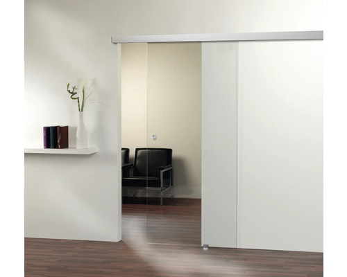 Raumszene mit Glasschiebetür