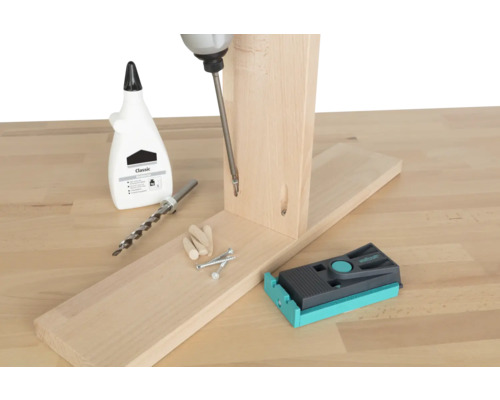 Dübelbohrlehre mit Holz, Schrauben, Dübeln, Leim und Schraubendreher