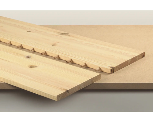 Zwei Holzbretter mit Dübelverbindung