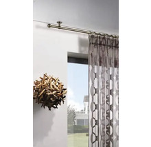 Doppelgardinenstange mit Vorhang und Holzdekoration