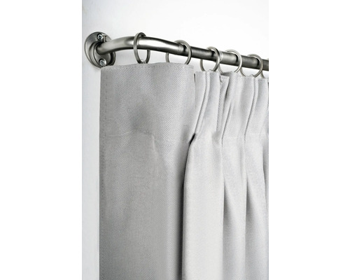 Gardinenstange mit Gardinenringen und Vorhang