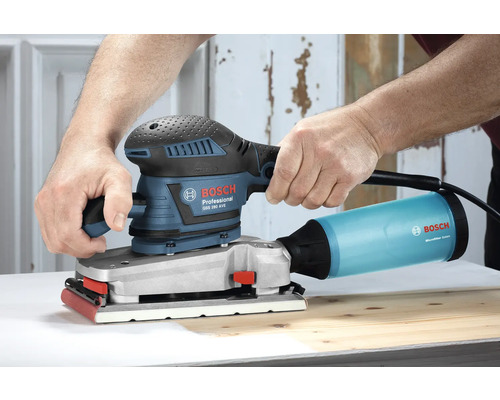 Bosch Schwingschleifer GSS 280 AVE in Verwendung auf Holz