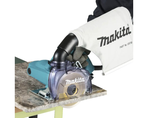 Makita Mauernutfräse im Einsatz mit Staubabsaugung