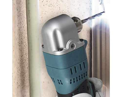 Winkelbohrmaschine beim Bohren in eine Wand
