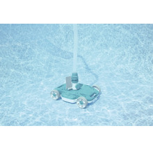 Automatische Poolreinigungsmaschine im Schwimmbecken