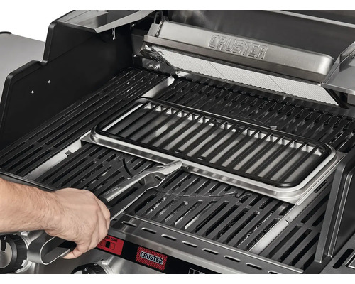 Grill mit Grillrosten und Grillzange