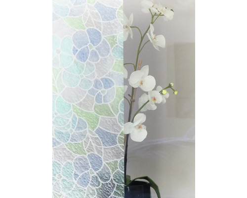 Dekorfolie mit Blumenmuster neben einer weißen Orchidee