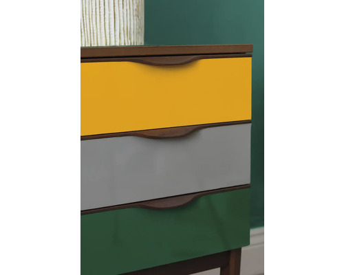 Kommode mit drei Schubladen in unterschiedlichen Farben