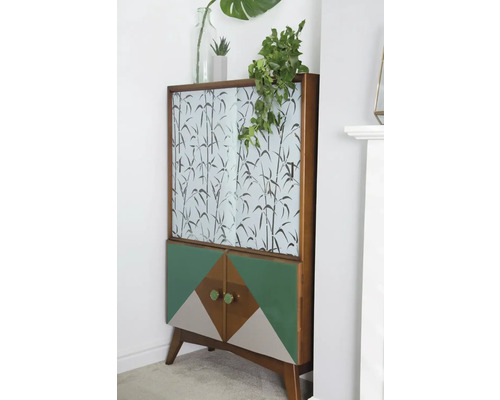 Schrank mit Bambusmuster und geometrischen Formen im Retro-Stil