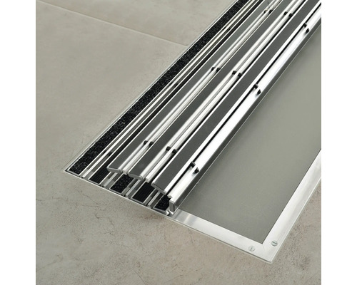 Detailansicht eines Bodeneinbaurahmens aus Aluminium mit Textilmatte für Sauberlauf