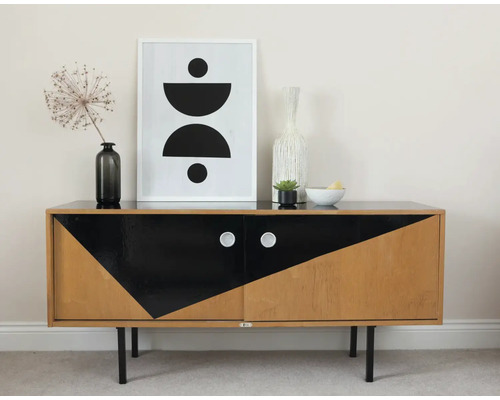 Anrichte mit geometrischem Muster, Dekoration und Kunstwerk