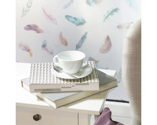 Dekorfolie mit Federmuster im Wohnzimmer