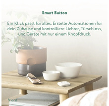 Szene mit einem Smart Button auf einem Nachttisch