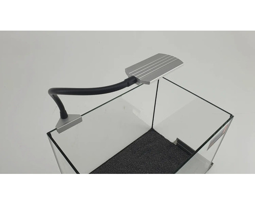 Aquarium mit LED Leuchte und Bodengrund