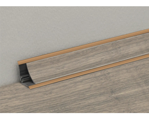 Bodenabschlussleiste aus Kunststoff an Laminatboden und Wand
