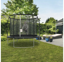 Kind springt auf einem runden Gartentrampolin mit Sicherheitsnetz.