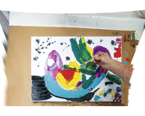 Gemälde mit abstraktem Design wird mit Pinsel auf Leinwand gemalt
