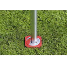 Erdanker für Fahnenmast auf Rasen