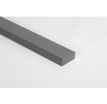 Rechteckiges graues Metallprofil