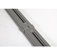 Aluminiumprofil mit Eckverbinder und Schrauben