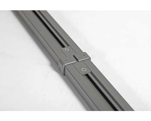 Aluminiumprofil mit Eckverbinder und Schrauben