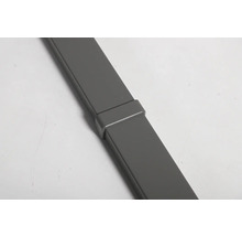 Graues Metallprofil mit Verbinder für den Innenausbau