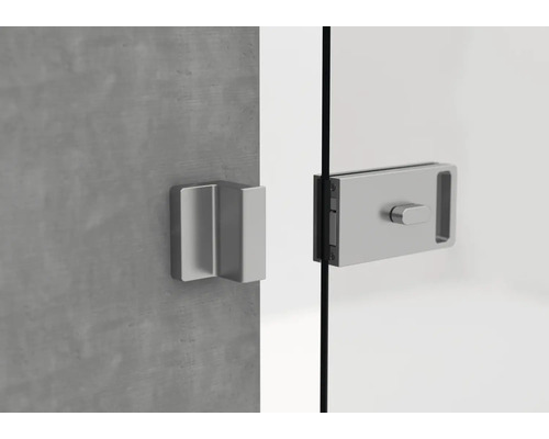 Detailaufnahme eines Glasdusche-Verschlusses mit Griff