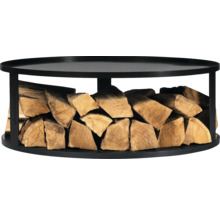 Brennholzregal aus Metall mit Holzscheiten