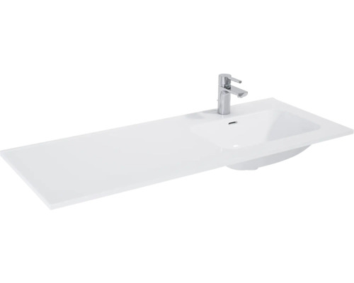 Waschtisch mit Armatur