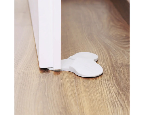 Weißer Türstopper aus Gummi unter einer Tür