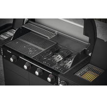 Gasgrill mit Grillrosten und Bedienelementen