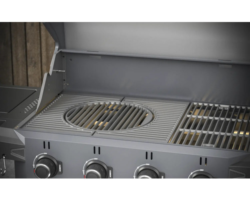 Gasgrill mit offener Haube und Grillrost