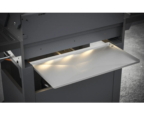 Ausziehbarer Grilltisch am Grill