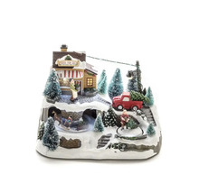 Weihnachtsdekoration mit animierter Winterlandschaft, Bäumen und Figuren