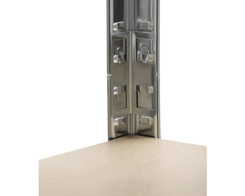 Detailansicht eines Eckregals mit Metallrahmen und Regalboden.