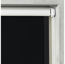 Rollo am Fenster mit Bedienkette