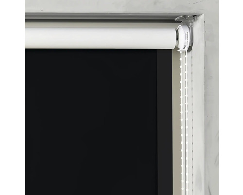 Rollo am Fenster mit Bedienkette