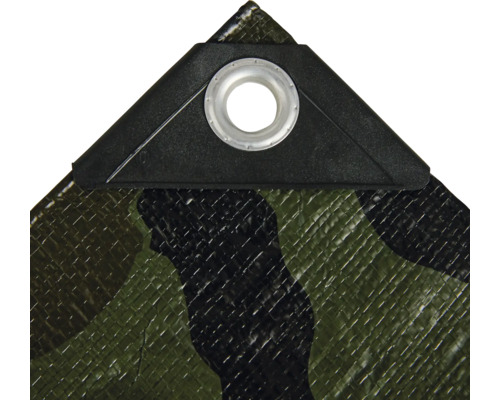 Detailaufnahme einer Abdeckplane mit Öse und Tarnmuster