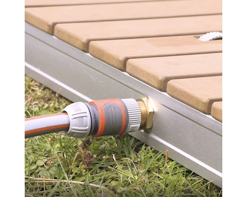 Gartenschlauchanschluss an einer Terrassendusche