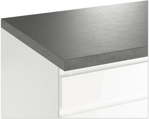 Küchenarbeitsplatte auf weißem Unterschrank