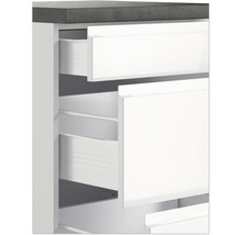 Badezimmermöbel mit offenen Schubladen